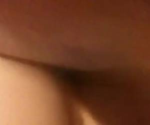 här killen filmer själv medan han är sin vän i sin röv knullar.