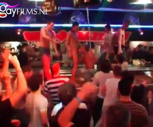 bir striptiz kulübü gay orgy dejenere