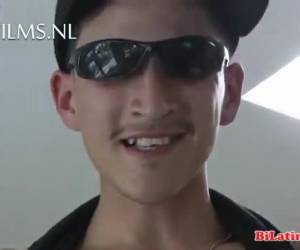 Двое парней bisex, имеющих секс whiteh друг друга