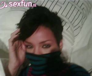 rihanna nuda sul nastro