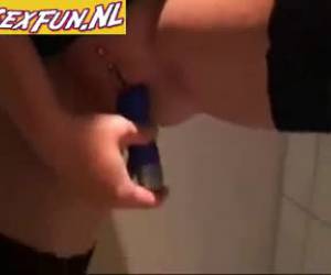 whiteh suo sesso giocattolo alla toilette