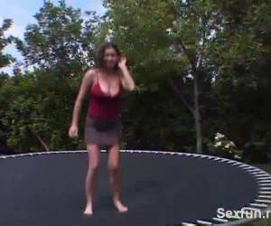 sara stone jest dobrze znane porno gwiazda whiteh jej duże cycki niech jest zwykle dość kurwa ale kurwa przez, ona skacze, najlepiej na trampoline.jumping na trampolinie