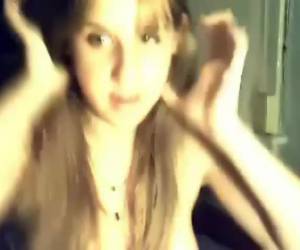 Watch this sexy cutie take a nice fingering. Sexy how her pussy open blooms like a flower by the fingering of her clit. Watch this cutie take a nice fingering